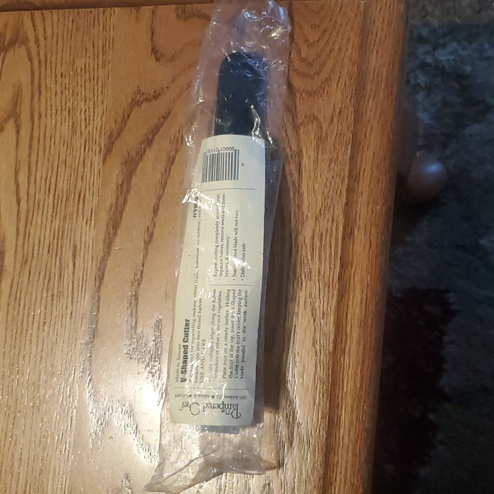 Pampered Chef V-Shaped Cutter #1160